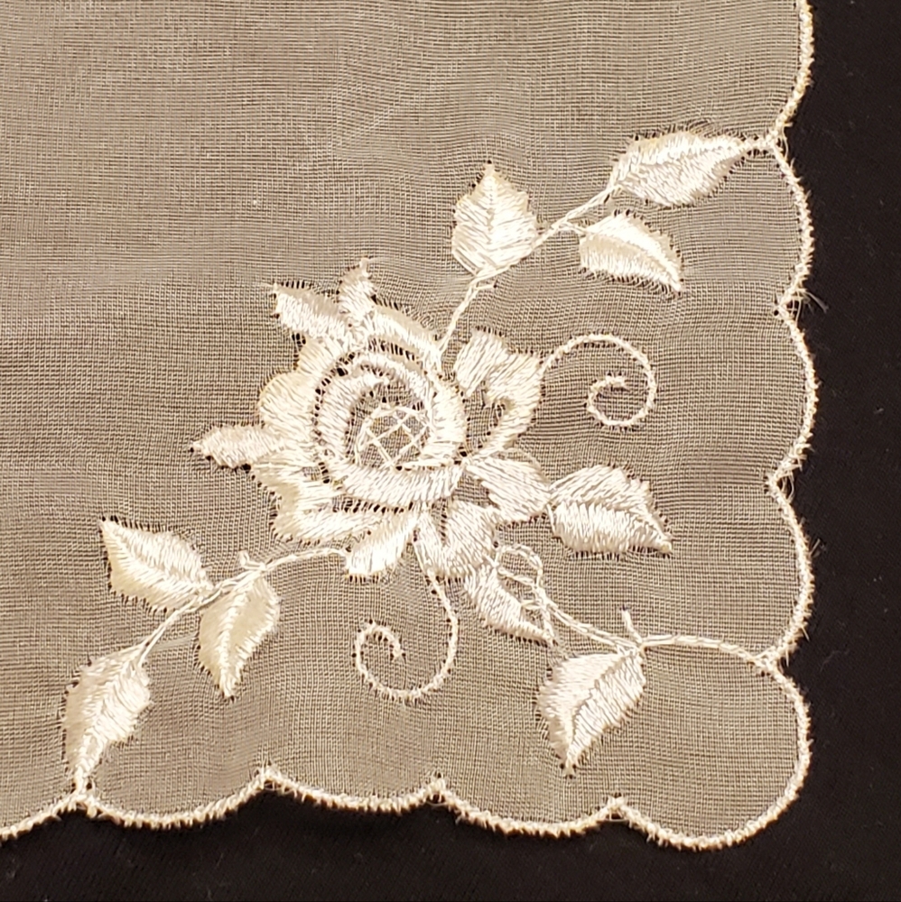 Antique/ Vintage hankie, beautiful embroidery. Scalloped trimmed edges.